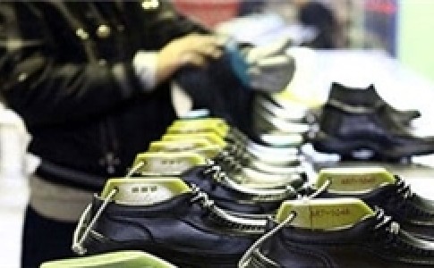دستور وزیر صنعت برای تأمین ارز تولید و واردات کفش/ قاچاق ۵۰۰ میلیون دلار کفش قاچاق به کشور
