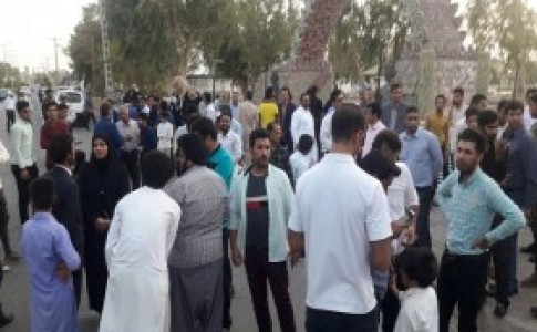 تحصن مردم زابل در مقابل پارک ملت/ تجمع کنندگان: شهرداری شفاف سازی کند