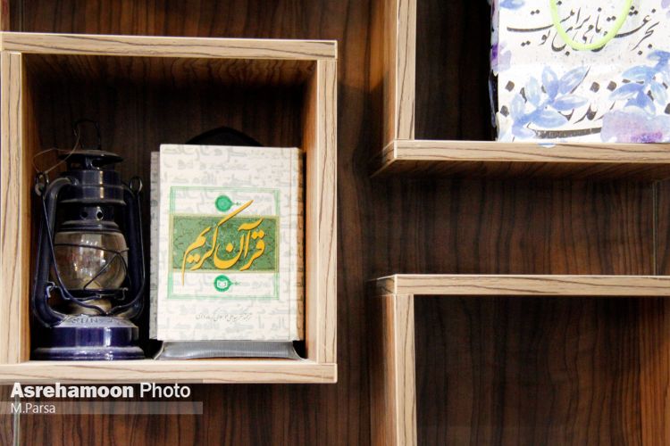 استقبال دانش آموزان و والدین آنها از لوازم التحریر ایرانی-اسلامی در استانه شروع سال تحصیلی جدید