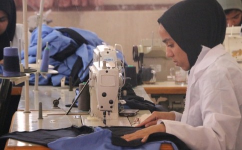تولید ایرانی هزار دست لباس فرم مدرسه در زهک