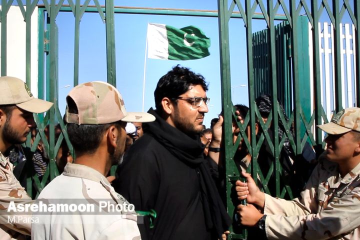 هنگام ورود زائران پاکستانی به مرز ایران