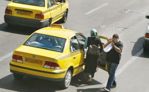 دست و پنجه نرم کردن شهروندان سراوانی با افزایش قیمت کرایه تاکسی ها/ دریافت نرخ متفاوت توسط برخی از شرکت های تاکسی رانی