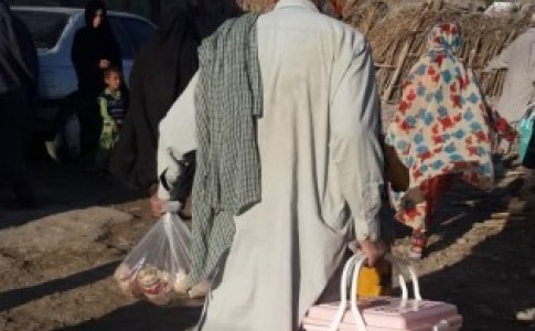 توزیع 40 سبد غذایی بین سیل زدگان شهرستان میرجاوه