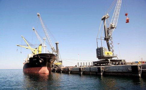 بیش از 80 درصد تجارت وزنی ایران از طریق بنادر جنوبی کشور صورت می گیرد