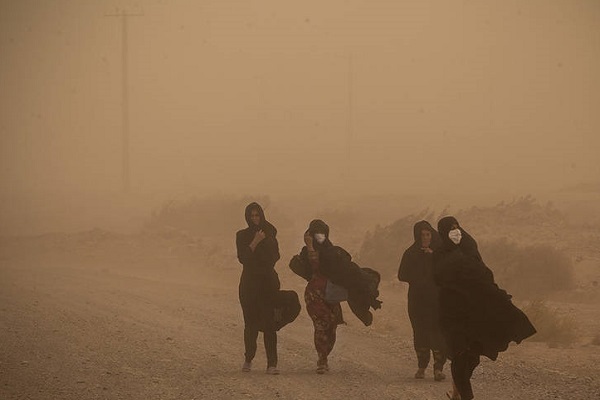 توفان بی سابقه با سرعت 158 کیلومتر بر ساعت ایرانشهر را درنوردید
