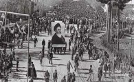 سقوط مجسمه‌های محمدرضا پهلوی از میادین یزد در محرم 57