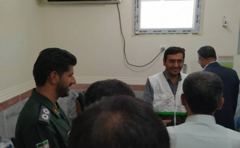 ویزیت رایگان بیماران توسط پزشکان متخصص به مناسبت هفته دفاع مقدس در ایرانشهر