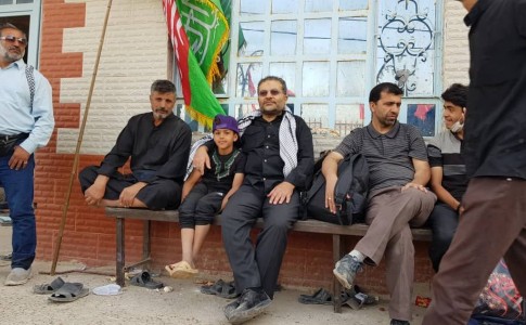 حضور بدون تشریفات و متفاوت رئیس سازمان بسیج مستضعفین در راهپیمایی اربعین حسینی