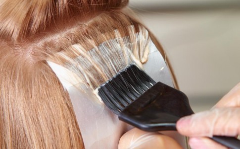 استفاده مکرر از رنگ مو عوارض خطرناکی دارد