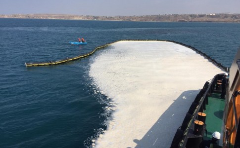 اجرای مانور ۳ روزه مقابله با مواد سمی و خطرناک دریایی در بندر چابهار