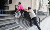 خیابان ها ومعابر عمومی ایرانشهر برای تردد معلولان مناسب نیست