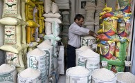اجرای طرح توزیع کالاهای طرح تنظیم بازار در بم پشت/ 50 تن برنج در سراوان توزیع شد