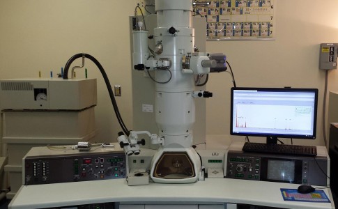 بررسی نحوه عملکرد میکروسکوپ الکترونی