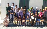 اهدای مهربانی در مناطق محروم و کم برخوردار/ توزیع نوشت افزار و البسه در روستای های مهرستان