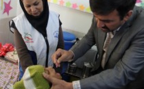آغاز واکسیناسیون فلج اطفال در سیستان و بلوچستان/کودکان زیر پنج سال در ۲ نوبت قطره خوراکی دریافت می‌کنند