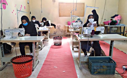 تولید 1500 ماسک در روز به دست بانوان سیستانی