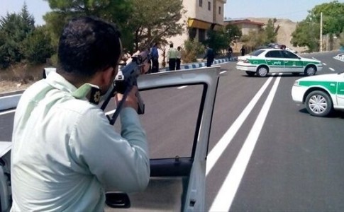 برخورد قاطع پلیس با برهم زنندگان نظم و امنیت/شرور معروف ایرانشهر در محاصره ماموران کشته شد