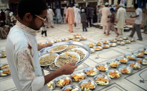 تجمعات مذهبی و افطاری در ماه مبارک رمضان برگزار نمی شود