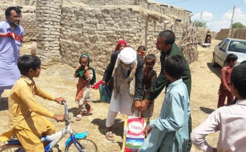 توزیع 3500 بسته غذایی در شهرستان نیمروز