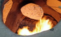 اجر روزه رمضان، با پخت نان شهروندان/ اینجا شعله ها هم مانع ادای تکلیف شرعی نمی شود