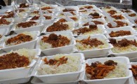 توزیع 5 هزار و 400 پرس غذای گرم میان نیازمندان سراوانی