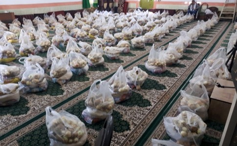 توزیع 1250 بسته معیشتی کمک مومنانه در حاشیه شهر زاهدان
