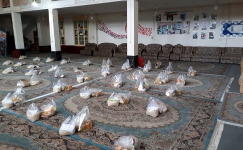 توزیع ۱۰۰ بسته حمایتی عیدانه بین نیازمندان زاهدانی