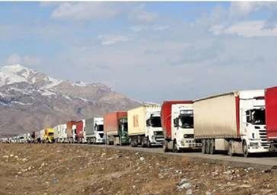 رانندگان ایرانی در کشورهای همسایه امنیت جانی ندارند/از تیراندازی به سمت خودروهای ترانزیتی تا معطلی چند روزه در آن سوی مرزهای شرقی