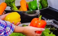 ضدعفونی کردن میوه‌ها و سبزیجات در روزهای کرونایی