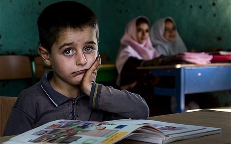 اعطای کانکس به دانش آموزان محروم در ایرندگان خاش/ ساخت یک مدرسه 4 کلاسه در دستور کار بنیاد برکت قرار گرفت