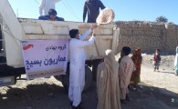 بسیج پیشگام در اجرای رزمایش کمک مومنانه در بحران کرونا/ از توزیع ۸۰۰ کیلوگرم مرغ تا پخت ۵هزار قرص نان در روستاهای مهرستان
