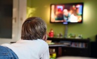کودکی های که در هیاهوی برنامه های تلویزیونی گم می شوند/ کم تحرکی رهاورد کرونا و خانه نشینی برای کودکان