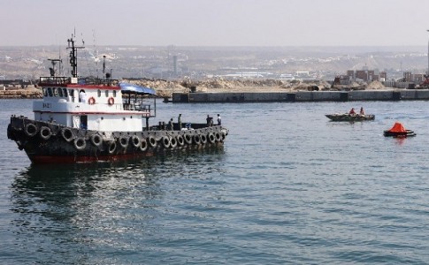 نجات ۵ سرنشین شناور صیادی در دریای عمان