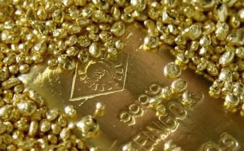 قیمت طلا ۱ درصد و قیمت نقره ۳ درصد سقوط کرد
