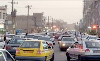 راهبندان و باریکی خیابان ها بزرگ‌ترین مشکل زیرساختی است/بی‌توجهی پلیس راهور به گلایه مردم در راستای پارک خودروها در ایرانشهر