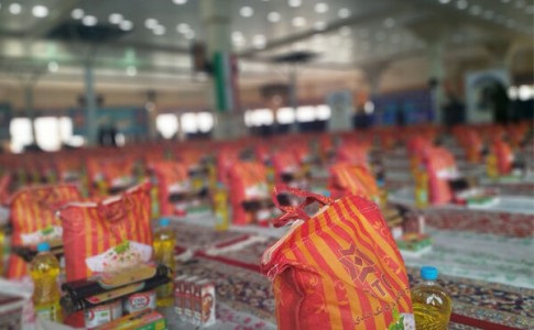 توزیع 100 بسته معیشتی و عیدانه در مناطق عشایری زاهدان/ افتخار بسیج خدمت بی منت به مردم است