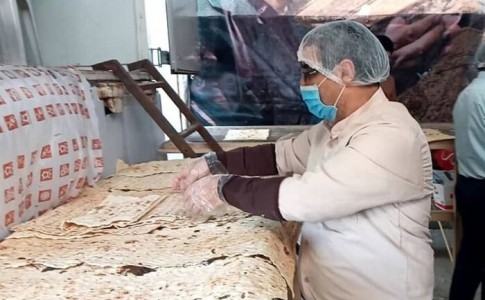 توزیع 150 قرص نان بین نیازمندان عشایری " بنت" در دهه کرامت