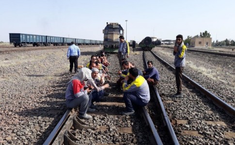 عدم اجرای قانون کار برای کارگران فعال در راه آهن جنوب شرق کشور/ یک مسئول: حکم دادگاه کار صادر و به شرکت ابلاغ شده است