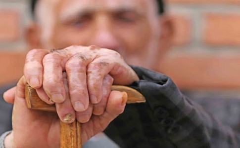 زنگ خطر سالمندی در کشور به صدا درآمده است/با سونامی جمعیت سالخوردگان در کشور روبرو خواهیم شد