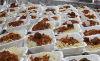 نیازمندان میهمان خوان رحمت پیامبر(ص)شدند/طبخ و توزیع 2هزار غذای گرم در حاشیه شهر زاهدان