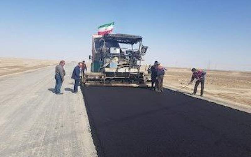 عملیات آسفالت ۷ کیلومتر از قطعه چهار بزرگراه زابل- زاهدان آغاز شد