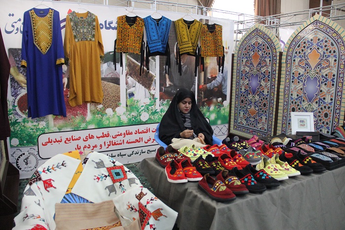 "پلیوار دوزی" قدیمی ترین هنر دست زنانِ سیستان و بلوچستان/همت بانوی کارآفرین با اشتغالزایی ۲۰ نفر در استان خاطره ها