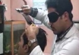 آرایشگر ایرانی رکورد کار با چشمان بسته را در دنیا زد + فیلم