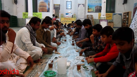برپایی ضیافت افطاری در اخرین روزهای ماه پر برکت رمضان در شهرستان هیرمند
