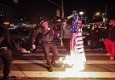 پرچم آمریکا در نیویورک به آتش کشیده شد+ تصاویر