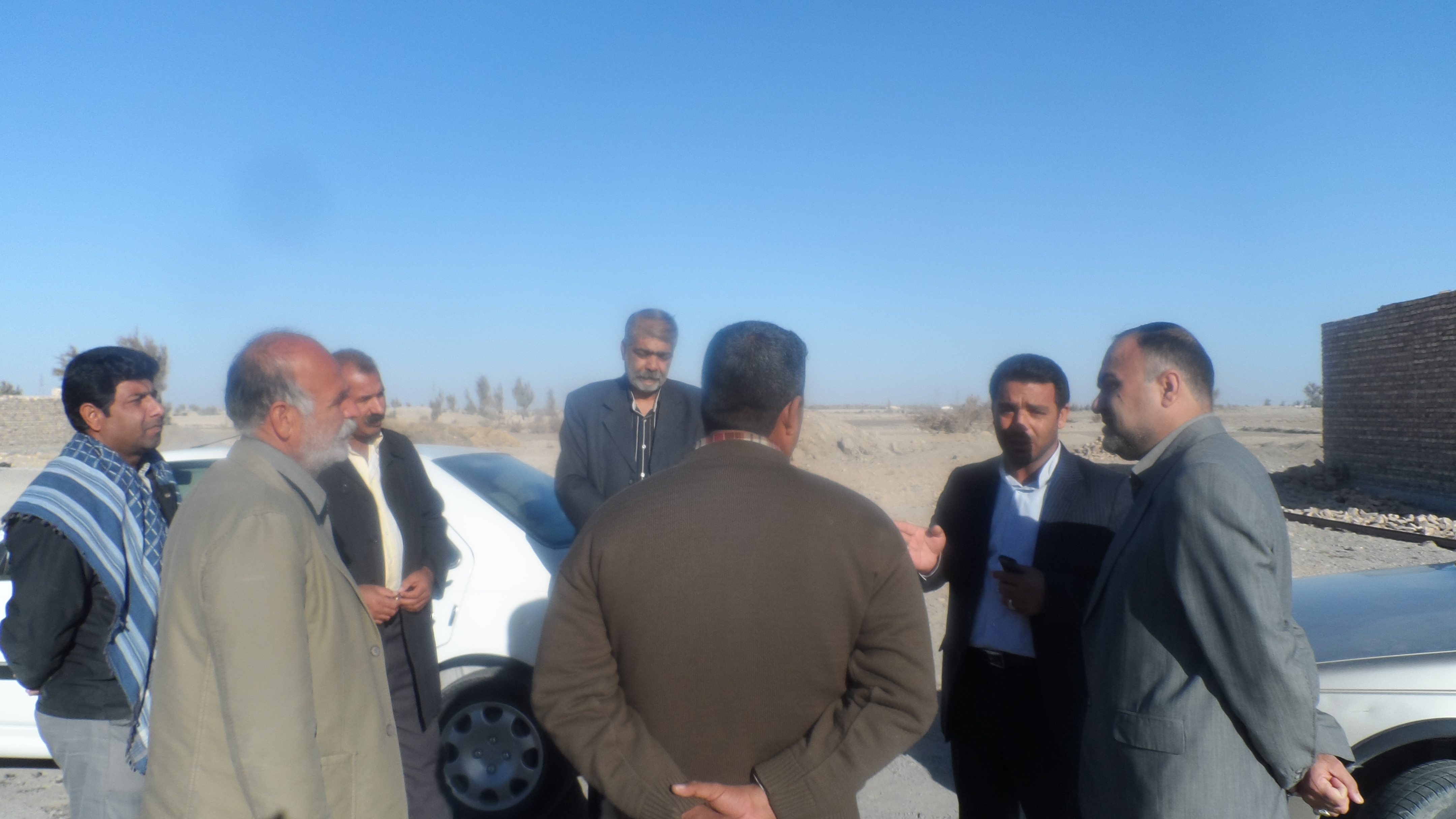 بازدید مسئولین از روند اجرای طرح هادی روستای اله آباد شهرستان نیمروز