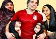 وحید شمسایی در کنار همسر و سه دخترش |عکس|