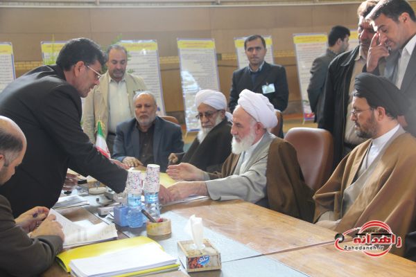 بازدید نماینده ولی فقیه در سیستان و بلوچستان از ستاد انتخابات شهرستان زاهدان
