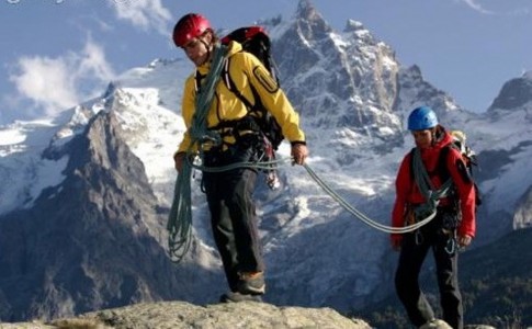 نبود مربی و کمبود اعتبار مهمترین چالش ورزش کوهنوردی شهرستان مهرستان است