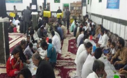 اطعام ۵۰۰ نفر از ایتام در ضیافت افطار کمیته امداد امام خمینی (ره) ایرانشهر